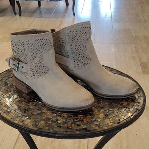 Naughty Monkey Genuine Suede Beige Ankle Boots Size 7.5 Excellent Condition